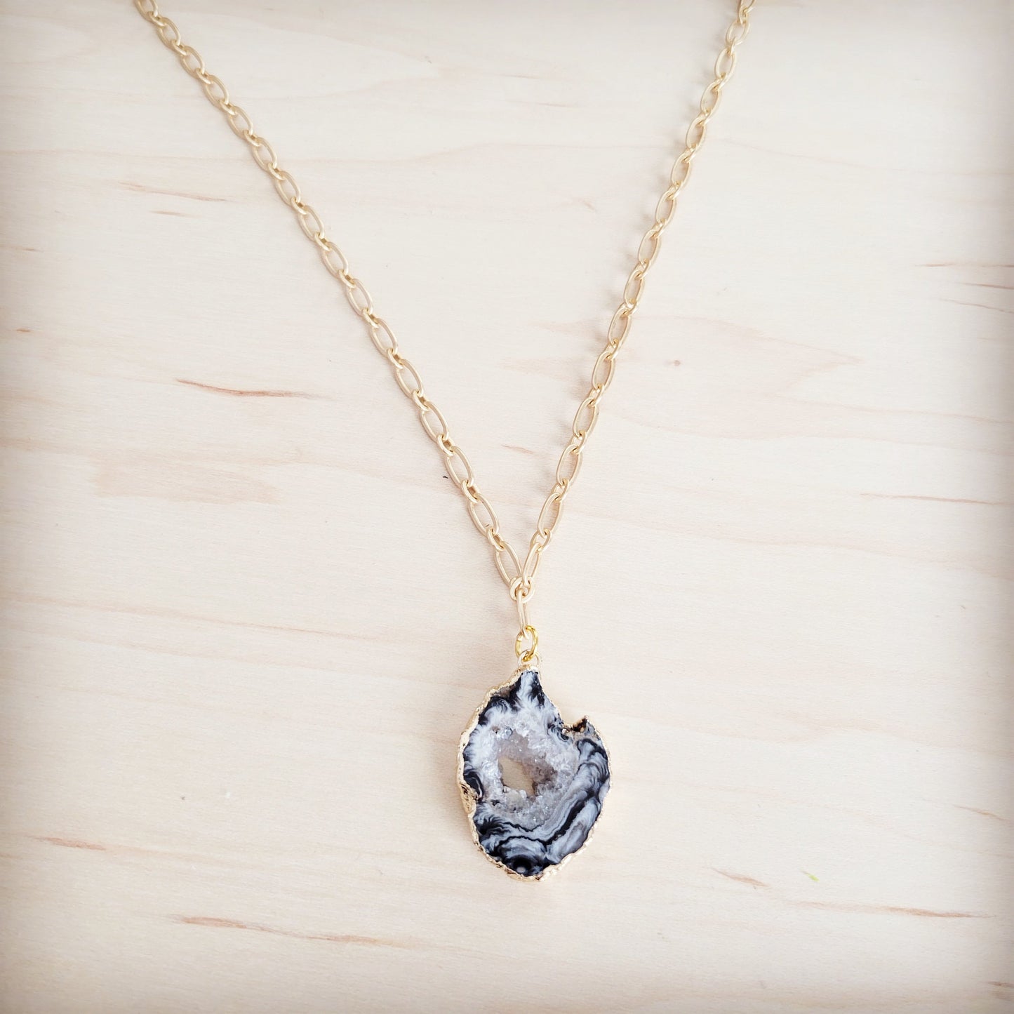 The Midnight Agate Gilded Necklace